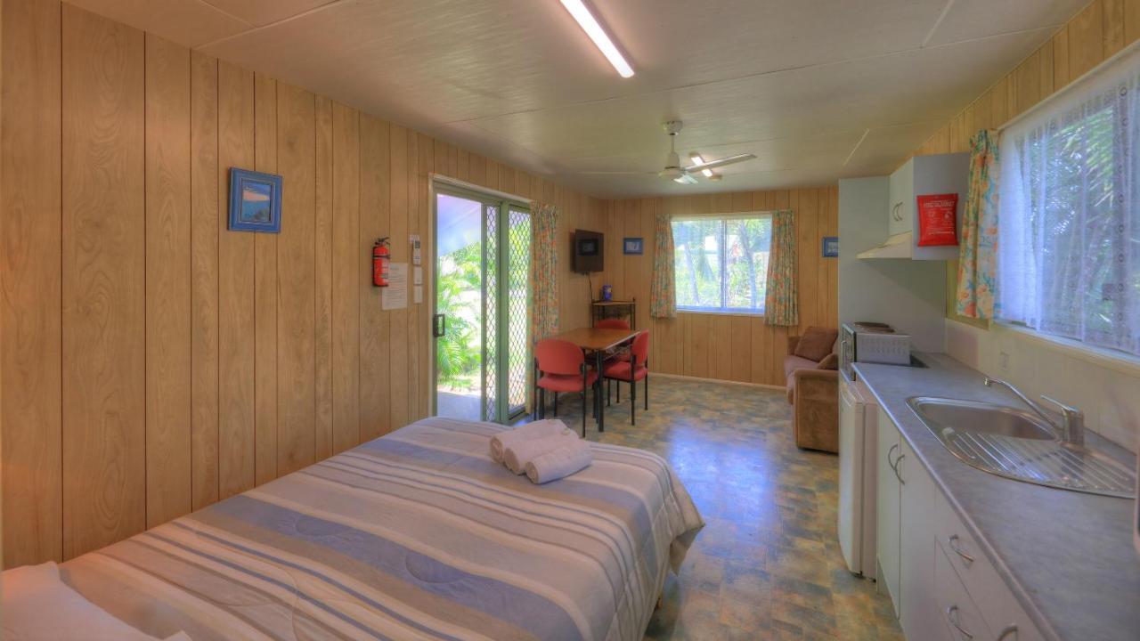 Flying Fish Point Tourist Park Hotel Инисфейл Екстериор снимка